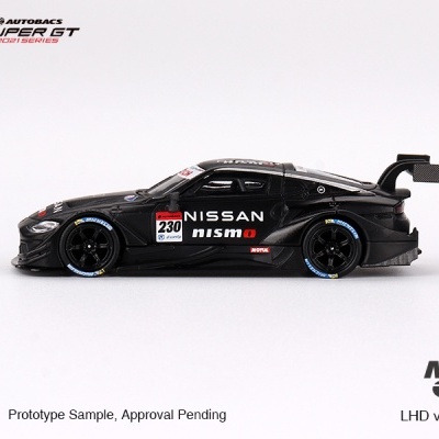 Miniatura de carro de corrida preto NISSAN nismo com número 230