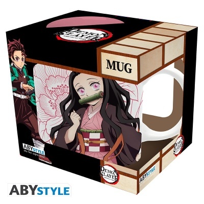 Caneca branca com imagem da personagem Nezuko do anime Demon Slayer na caixa de embalagem