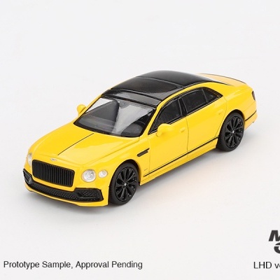Miniatura de carro desportivo amarelo com tejadilho preto
