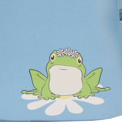 Ilustração de sapo verde com coroa de flores sentado sobre uma flor branca