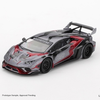 Miniatura de carro desportivo cinzento metálico e vermelho com asa traseira e número 63.