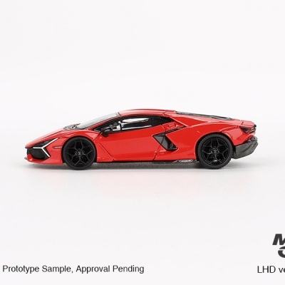 Miniatura de carro desportivo vermelho com jantes pretas sobre fundo branco