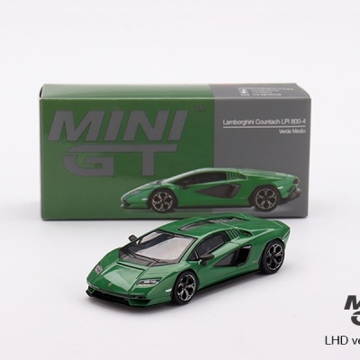 Miniatura verde de Lamborghini Countach LP1 800-4 com embalagem