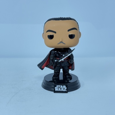 * 2ª MÃO * Funko POP! Star Wars The Mandalorian Moff Gideon #380 GITD SE