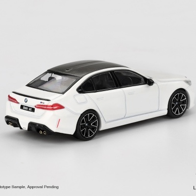 Diecast 1:64 BMW M5 (G90) Alpine White 2025 - Mini GT