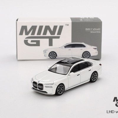 Diecast 1:64 BMW i7 xDrive60 Mineral White - Mini GT
