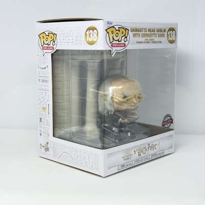 Figura Funko Pop Deluxe Gringotts Head Goblin com banco de Gringotts na caixa