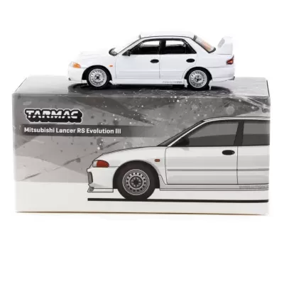 Miniatura branca de Mitsubishi Lancer RS Evolution III com caixas e texto
