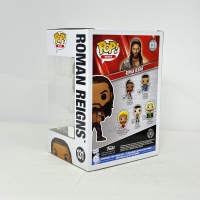 Caixa Funko POP! WWE Roman Reigns número 131 com várias imagens de outras figuras WWE no verso