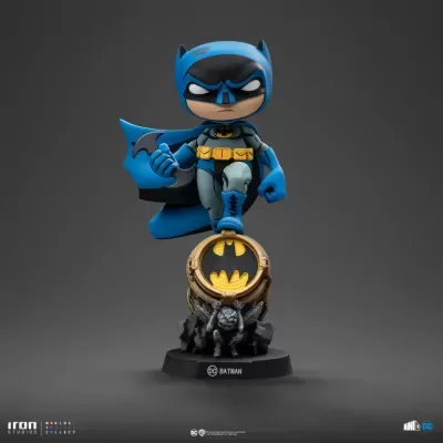 Figura MiniCo - DC - Batman on Bat-Signal (Blue Variant)