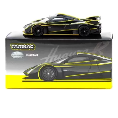 Miniatura carro Pagani Huayra R preto com detalhes amarelos sobre caixa