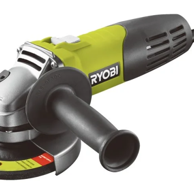 Esmerilhadora elétrica Ryobi verde e preta com disco abrasivo