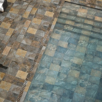 Vista aérea de piscina com azulejos azuis ao lado de piso em azulejos cinza e castanho com móveis de jardim e plantas