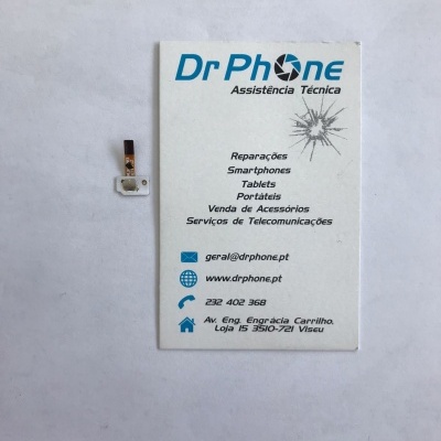 Cartão de assistência técnica Dr Phone e componente eletrónico branco sobre fundo branco