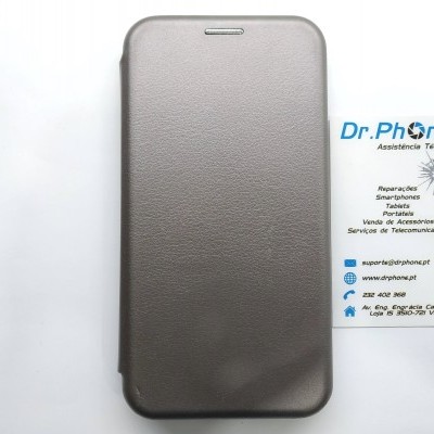 Capa de smartphone cinza texturizada ao lado de cartão de visita