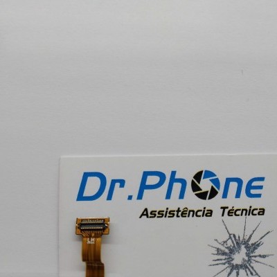 Cabo flexível de smartphone sobre cartão Dr.Phone com texto e imagem de vidro partido.
