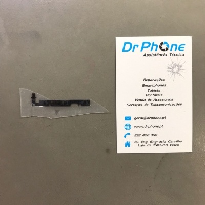 Componente eletrónico preto sobre superfície cinzenta ao lado de cartão de visita Dr Phone.