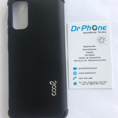 Capa de telemóvel preta com palavra 'cool' e cartão de visita Dr Phone