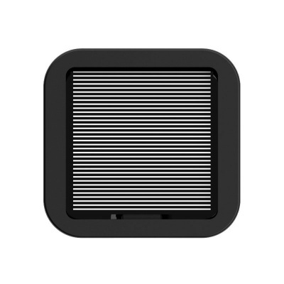 Painel solar quadrado com bordas pretas e linhas horizontais