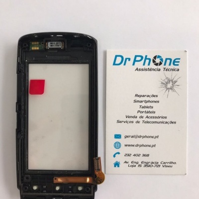 Moldura preta de ecrã de smartphone e cartão de visita da Dr Phone Assistência Técnica