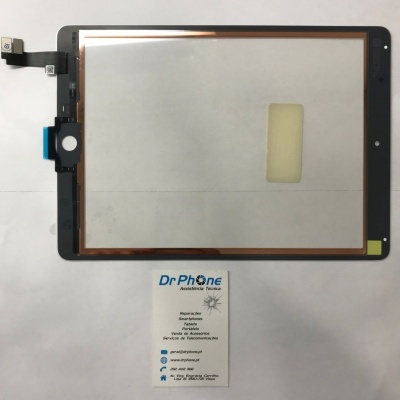 Ecrã tátil preto para tablet com conector flexível e cartão de visita sobre fundo branco