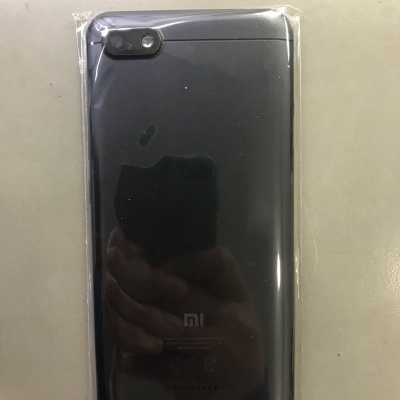 Smartphone Xiaomi preto embalada em saco plástico