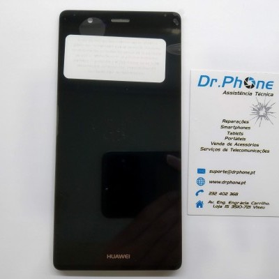 Smartphone Huawei preto com etiqueta branca e cartão de visita Dr.PHONE