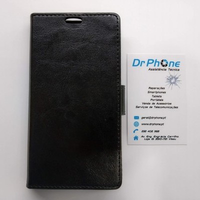 Capa preta para telemóvel ao lado de cartão de visita DrPhone sobre fundo branco