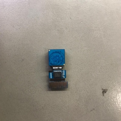 Módulo de câmara para dispositivo móvel em superfície clara