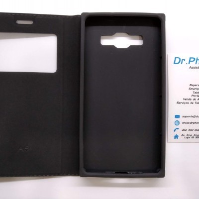 Capa de telemóvel preta tipo carteira ao lado de cartão de visita da Dr.Phone