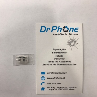 Cartão de visita da Dr Phone com texto e imagem, e componente eletrónico embalado