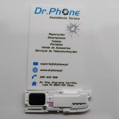 Cartão de visita da empresa Dr.Phone e peça eletrónica branca