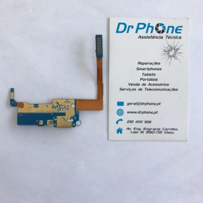 Peça eletrónica azul e dourado com cartão de visita da Dr Phone