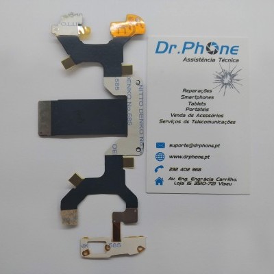 Cabo flexível preto com conectores dourados junto a cartão de assistência técnica Dr.Phone