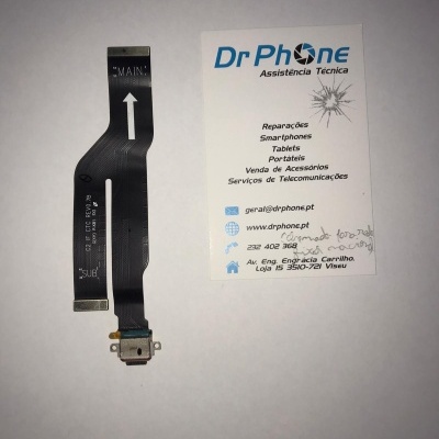 Cabo flexível eletrônico e cartão de visita da empresa Dr Phone sobre fundo branco