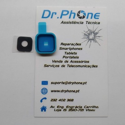 Componente de câmara azul e lente preta sobre cartão da empresa Dr. Phone assistência técnica