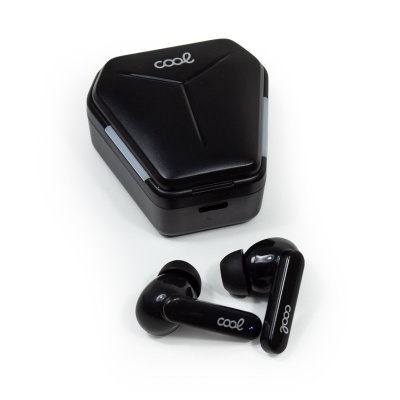 Auriculares sem fios pretos com estojo pentagonal e logótipo COOL