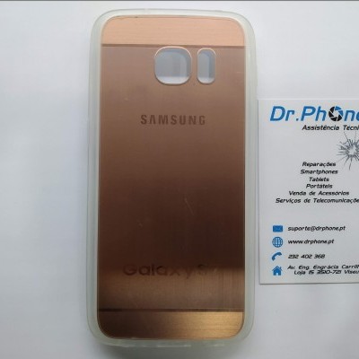 Telemóvel Samsung Galaxy S7 dourado com capa transparente ao lado de cartão de assistência técnica Dr.Phone
