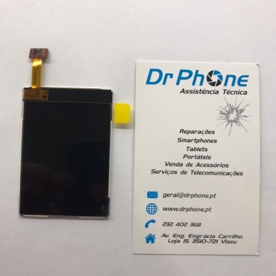 Ecrã de smartphone e cartão de assistência técnica Dr Phone com serviços e contactos