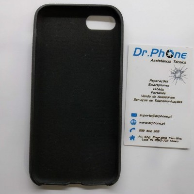 Capa preta para smartphone ao lado de cartão de visita da Dr.Phone