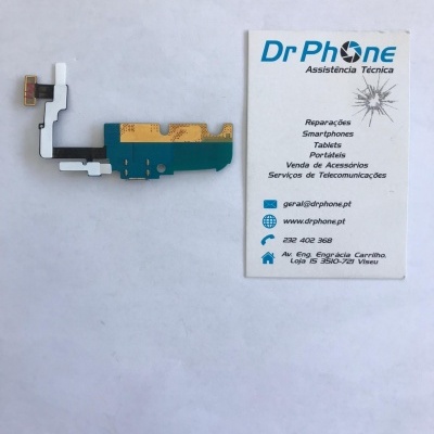 Peça eletrónica e cartão de visita Dr Phone Assistência Técnica sobre fundo branco