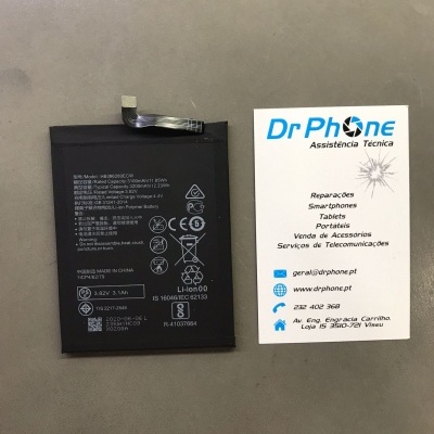 Bateria Li-ion preta com texto técnico e cartão de visita da empresa DrPhone ao lado