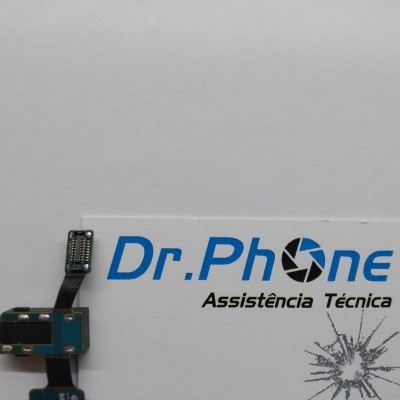 Componente electrónico com logótipo Dr.Phone Assistência Técnica em fundo branco