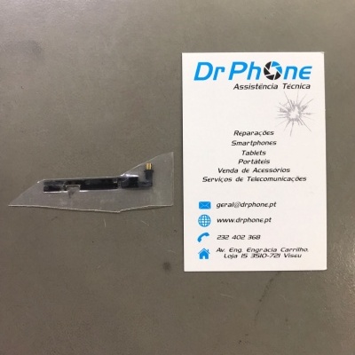 Peça eletrónica preta junto com cartão de visita Dr Phone em superfície cinzenta