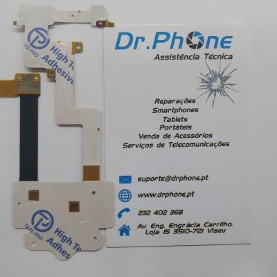 Peças eletrónicas flexíveis ao lado de cartão de visita da Dr.Phone Assistência Técnica