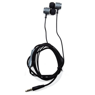 Auriculares metálicos prateados com cabo preto e espuma preta nas pontas