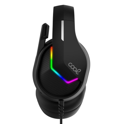 Headset de jogo preto com microfone e luzes LED multicoloridas