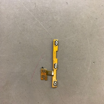 Componente flexível amarelo com três botões e texto 821-2311-A.