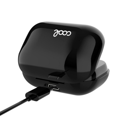 Estojo de carregamento preto brilhante com texto branco 'good'