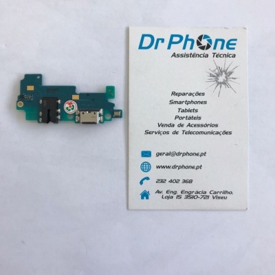 Placa eletrónica azul e cartão de visita Dr Phone